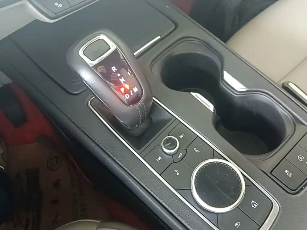 Cadillac XT4 2019 — фото 14