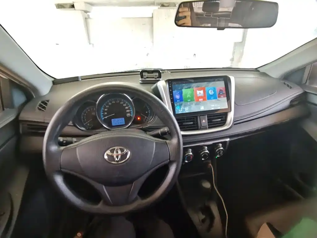 Toyota Yaris L 2018 — фото 10