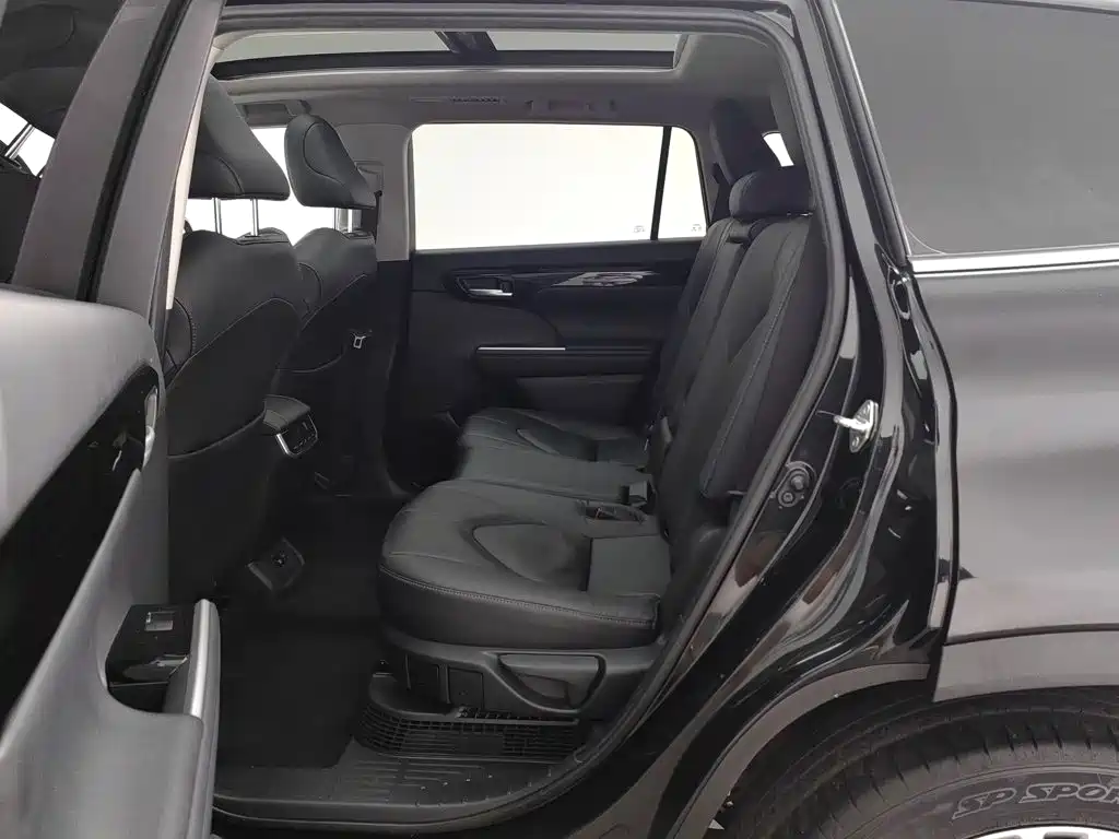 Toyota Highlander 2022 — фото 15