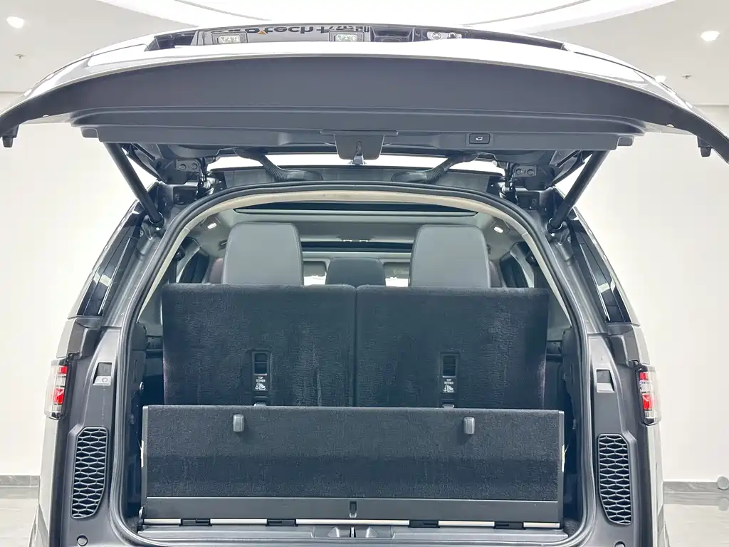 Land Rover Discovery 2018 — фото 21