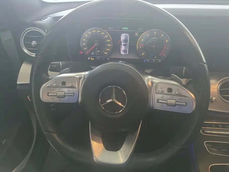 Mercedes-Benz E-Class 2019 — фото 15