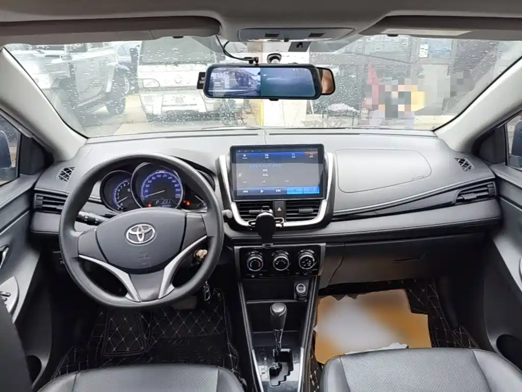 Toyota Yaris L 2019 — фото 10