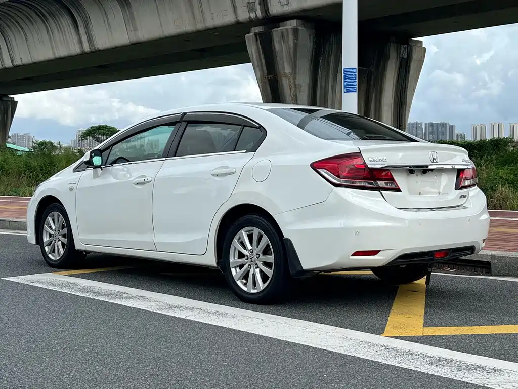 Honda Civic 2015 — фото 9