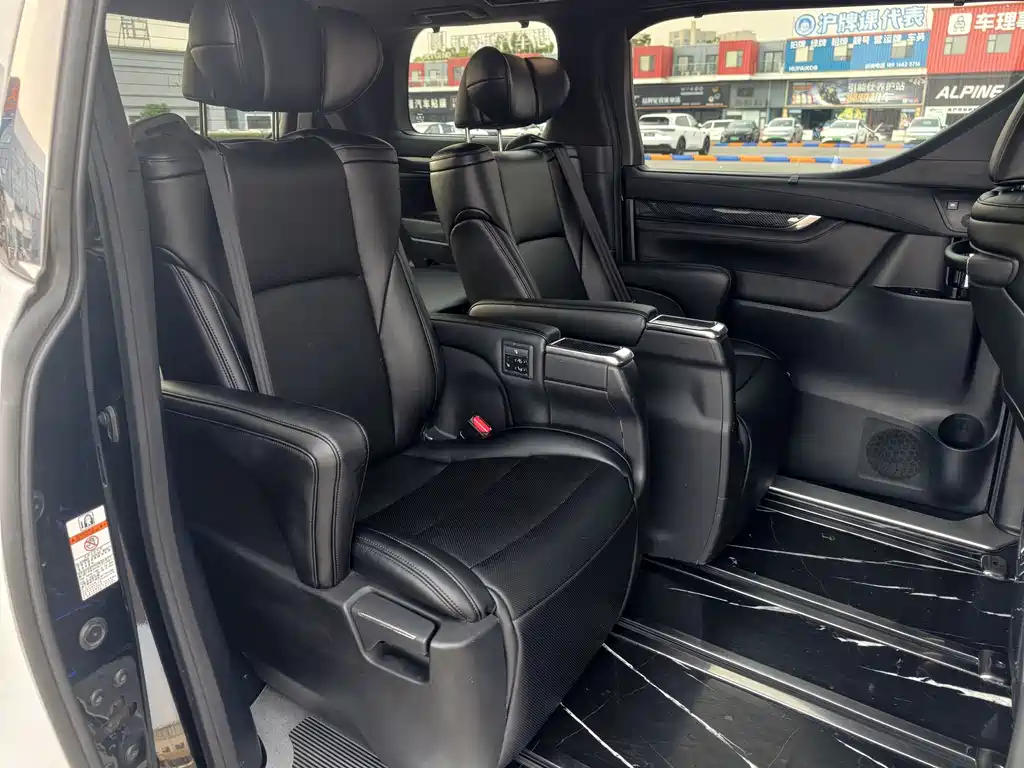 Toyota Alphard 2018 — фото 13