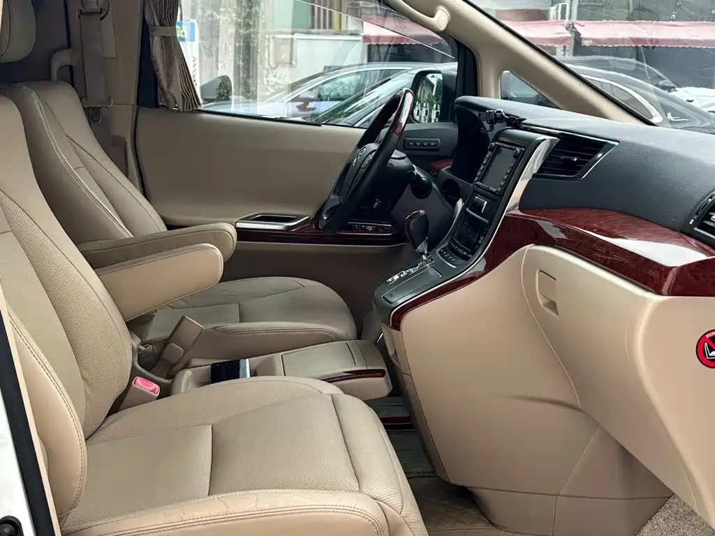 Toyota Alphard 2011 — фото 13