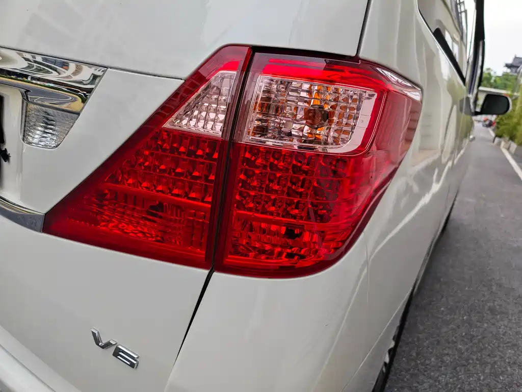 Toyota Alphard 2011 — фото 23