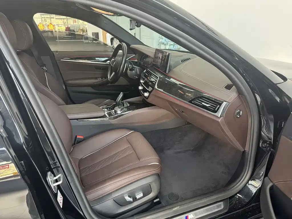 BMW 5 Series 2021 — фото 15