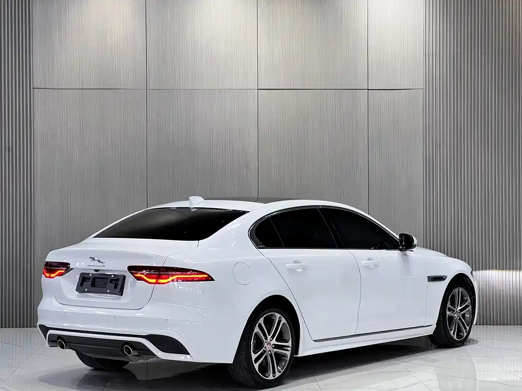 Jaguar XEL 2023 — фото 11