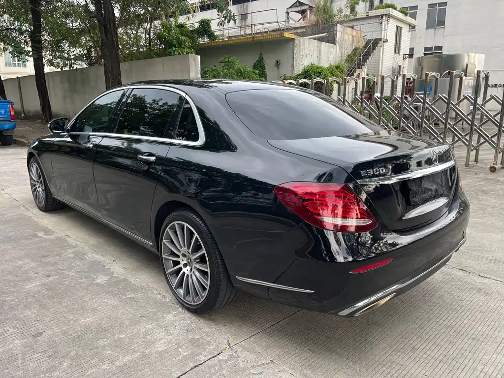 Mercedes-Benz E-Class 2018 — фото 9