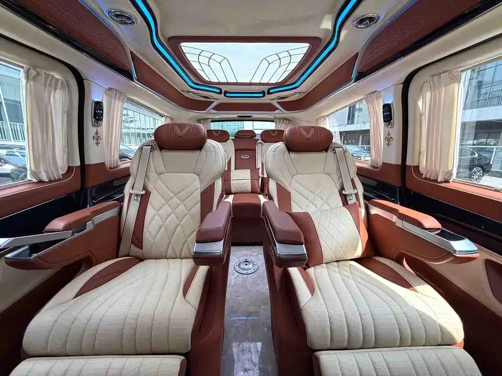 Mercedes-Benz V-Class 2022 — фото 15