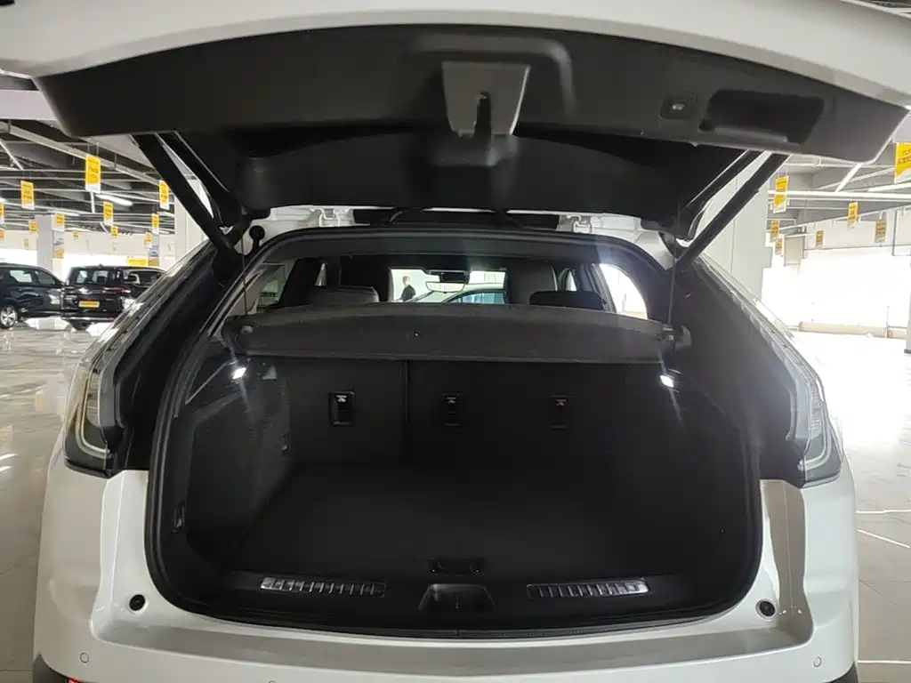 Cadillac XT4 2023 — фото 19