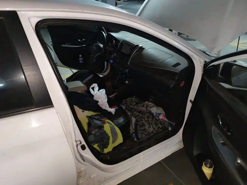 Toyota Yaris L 2015 — фото 19