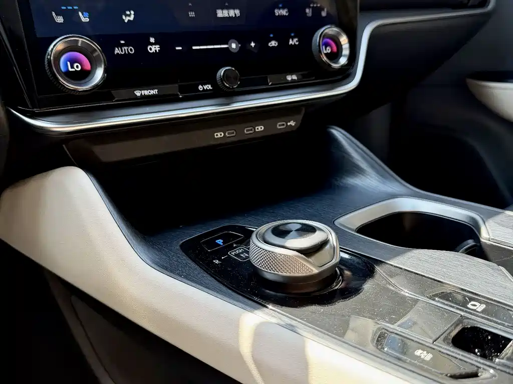 Lexus RZ 2023 — фото 17
