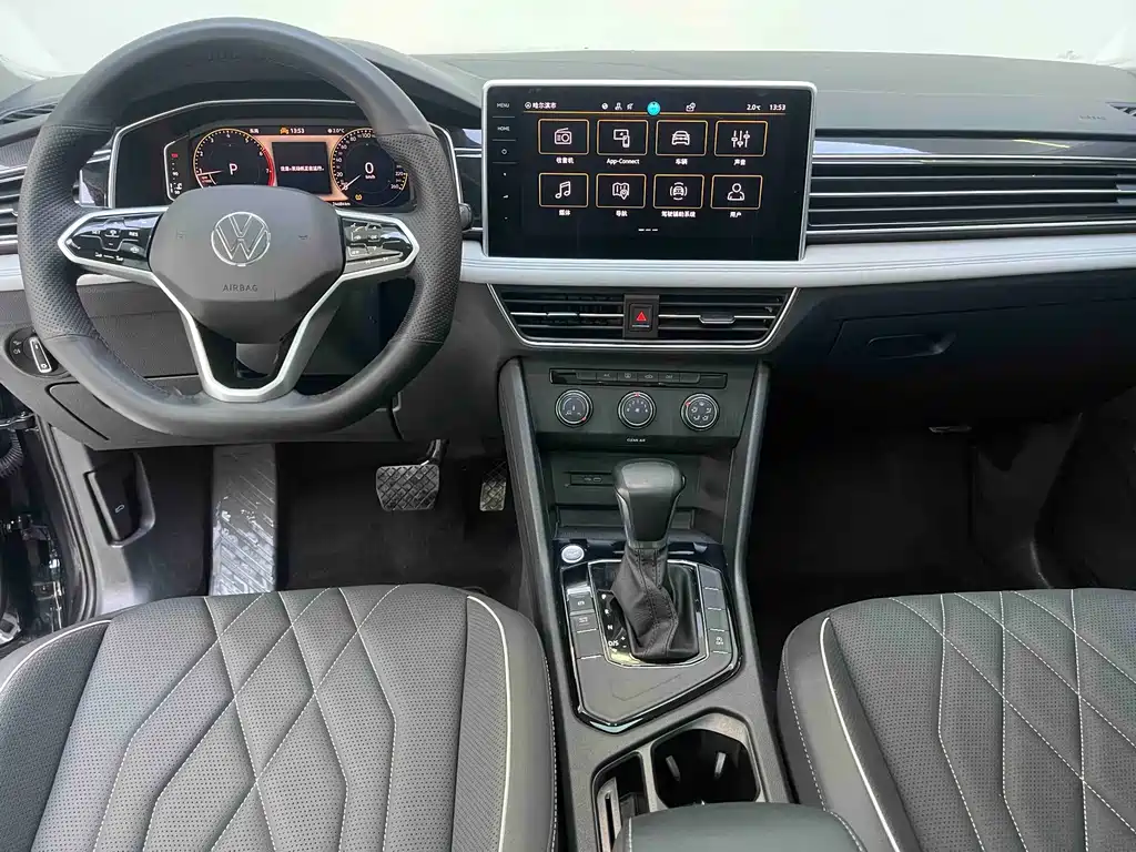 Volkswagen Tiguan L 2023 — фото 9