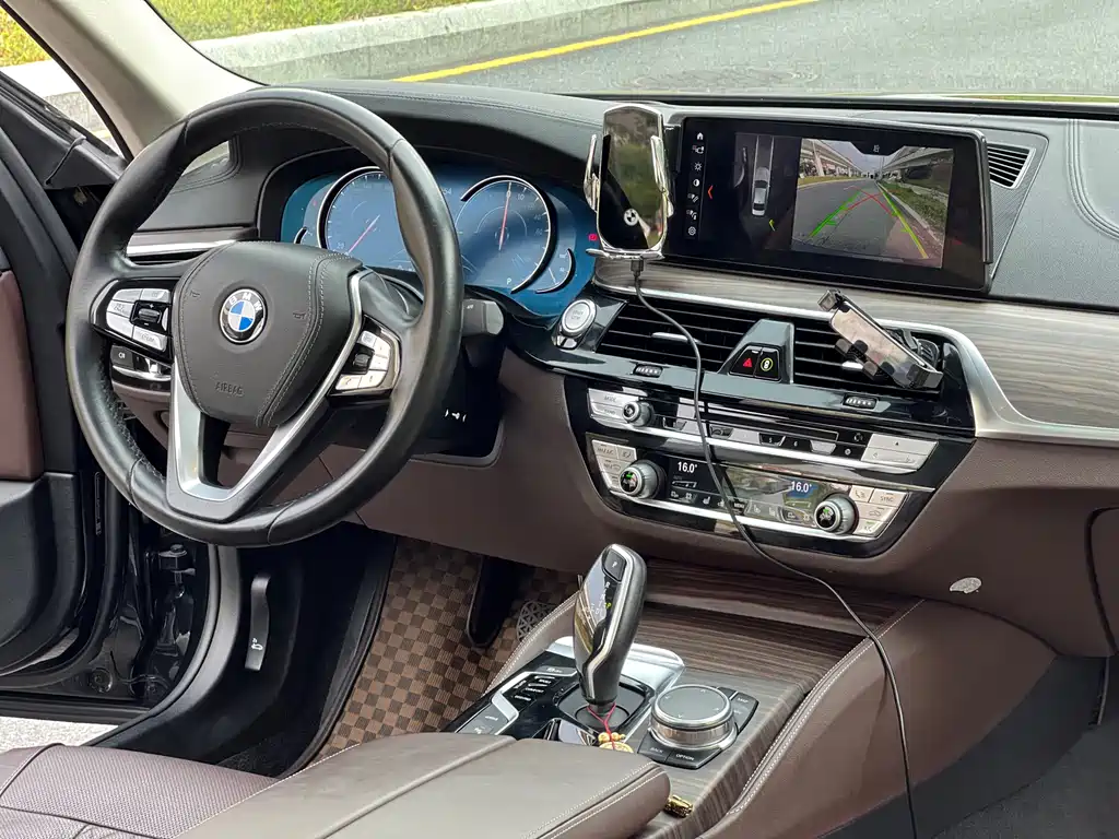 BMW 5 Series New Energy 2018 — фото 14