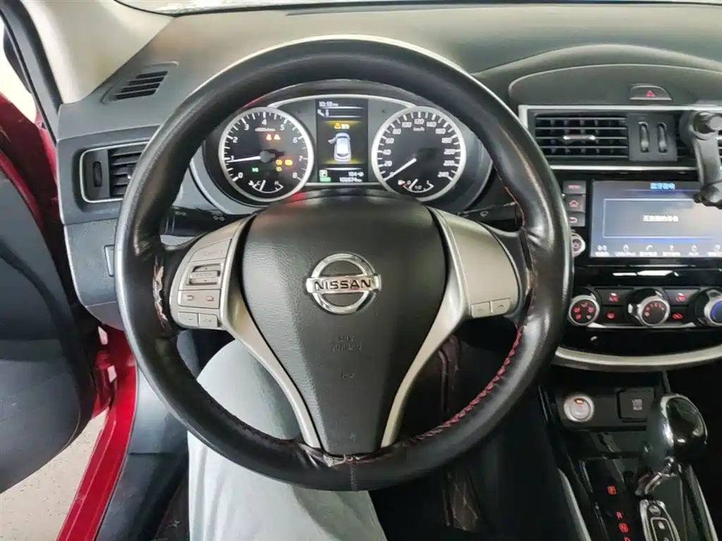 Nissan Tiida 2016 — фото 11