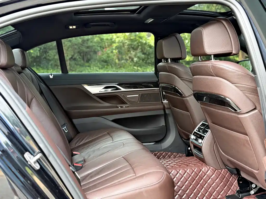 BMW 7 Series 2017 — фото 13