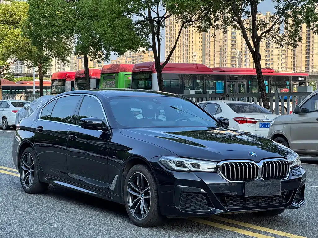 BMW 5 Series 2021 — фото 1
