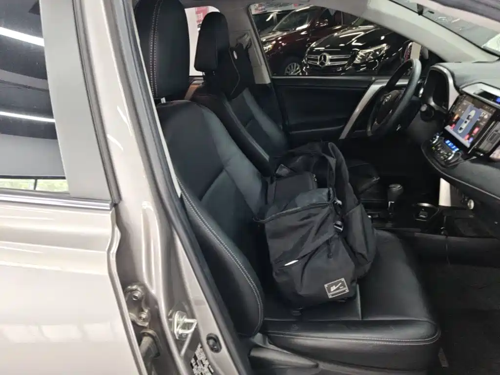 Toyota RAV4 2016 — фото 25