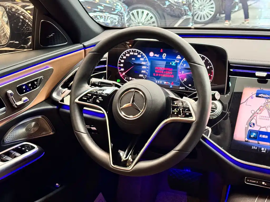 Mercedes-Benz E-Class 2024 — фото 14