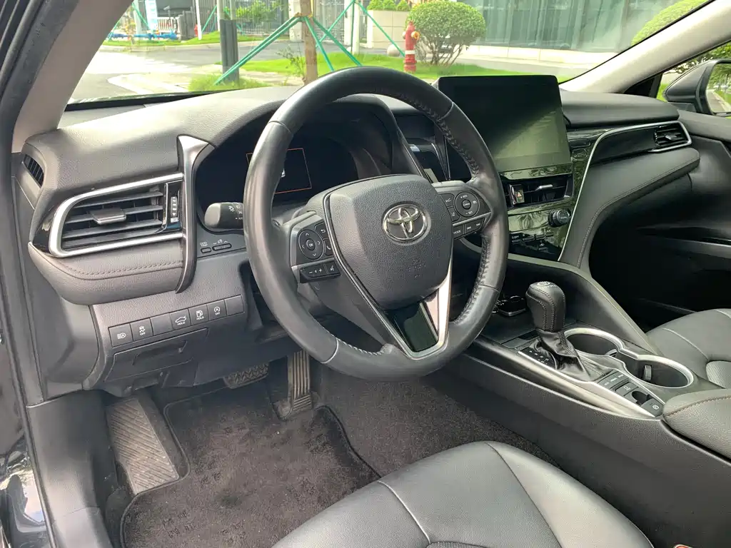 Toyota Camry 2023 — фото 11