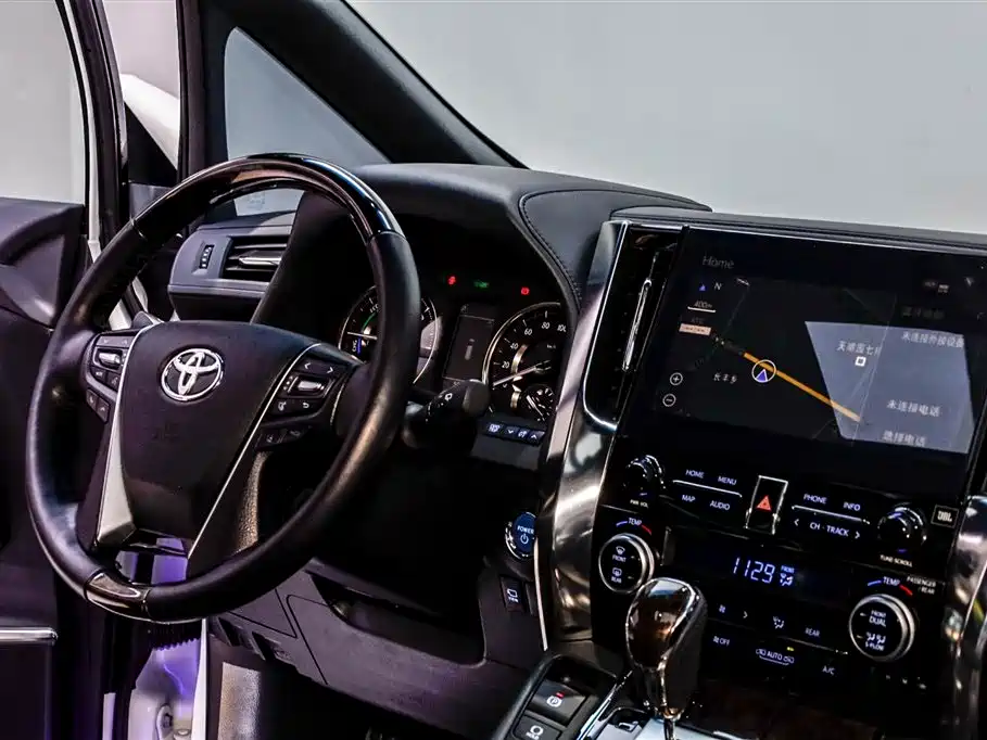 Toyota Alphard 2021 — фото 33