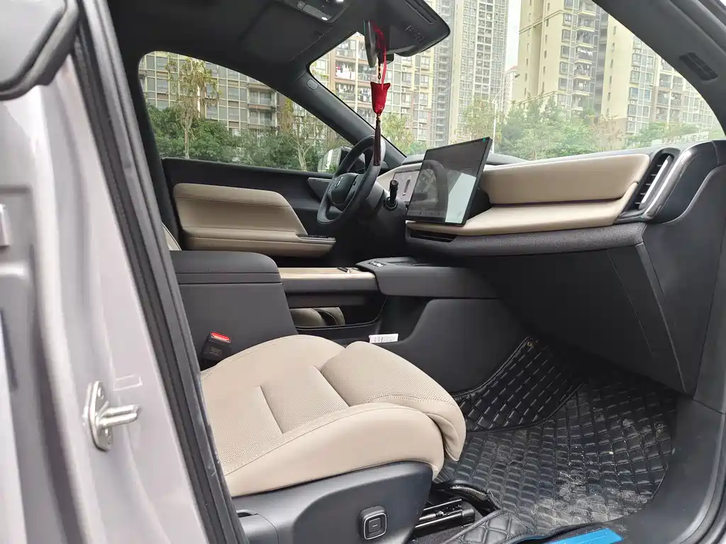 Volvo XC70 PHEV 2025 — фото 10