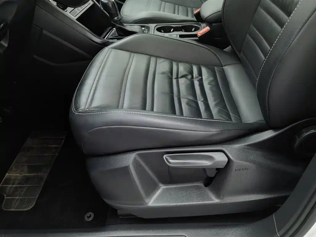 Volkswagen Touran 2017 — фото 20