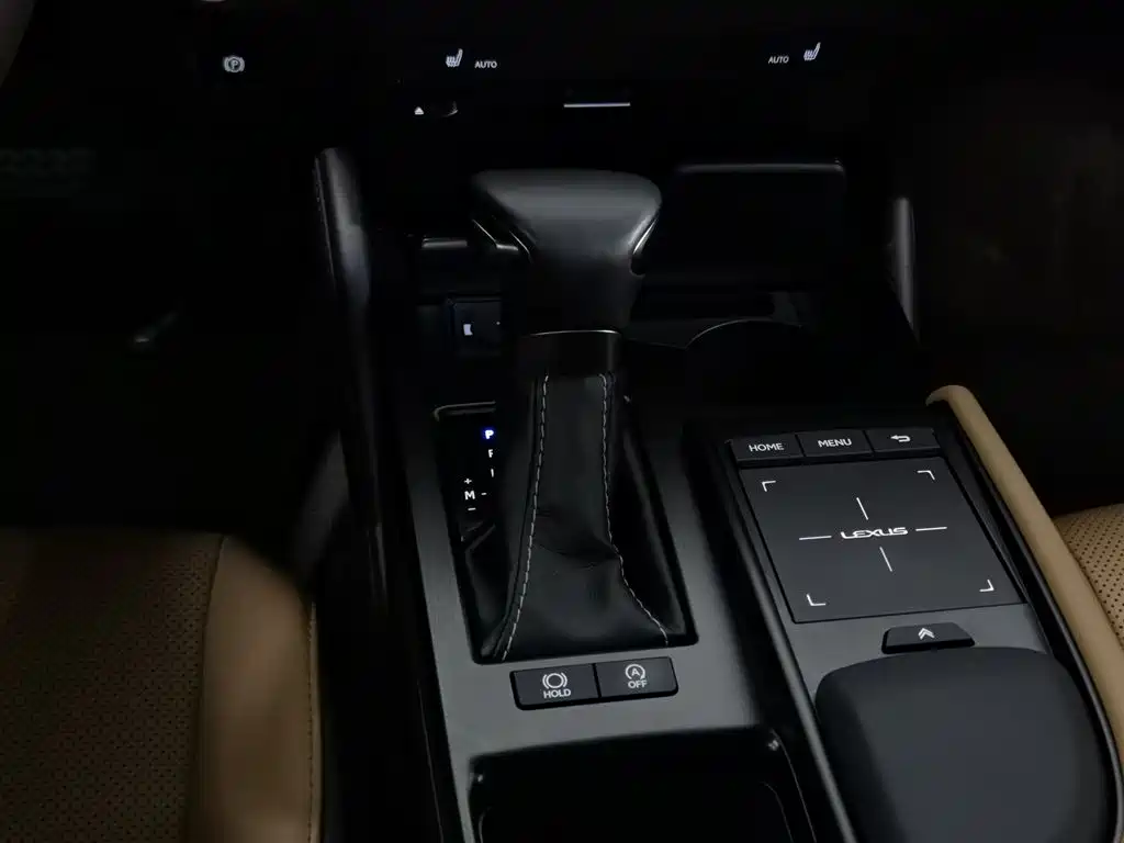 Lexus ES 2020 — фото 13
