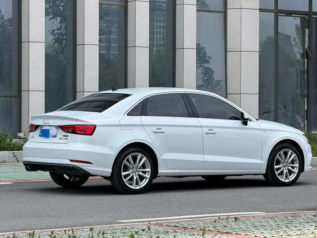 Audi A3 2019 — фото 13