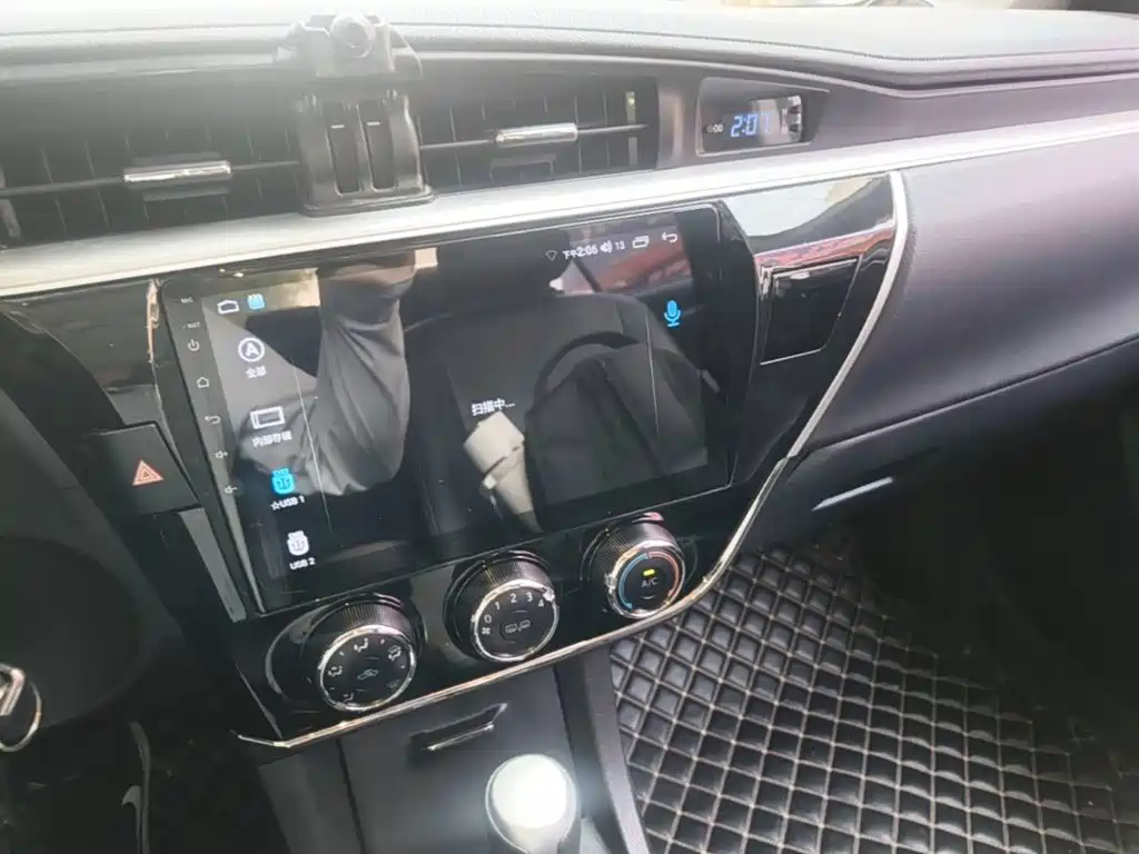 Toyota Corolla 2018 — фото 13