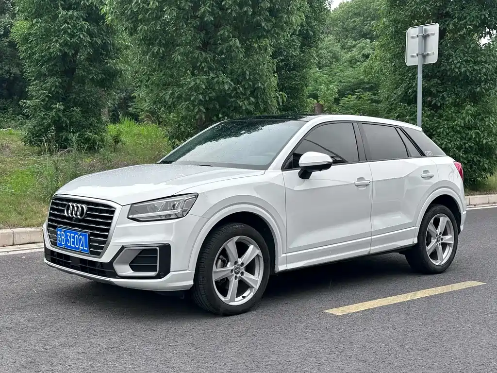 Audi Q2L 2021 — фото 1