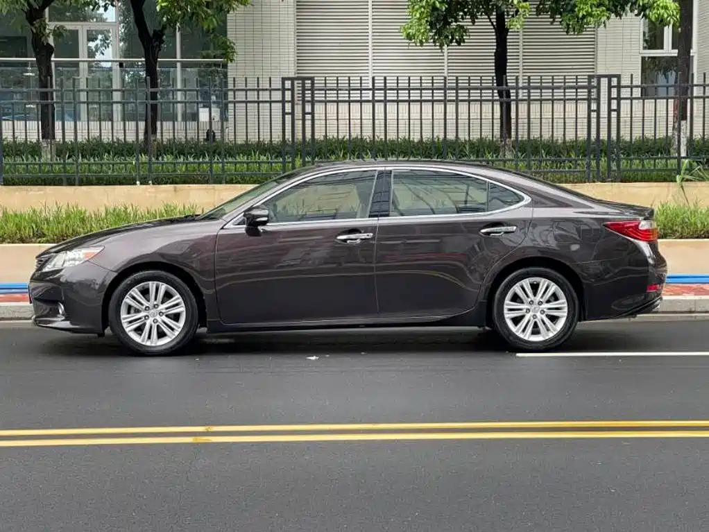 Lexus ES 2013