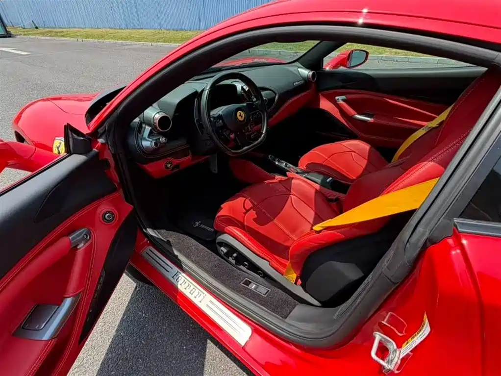 Ferrari F8 2022 — фото 8
