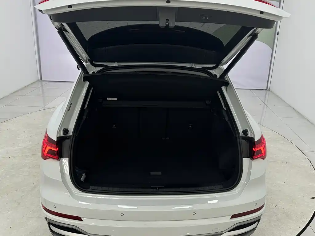 Audi Q3 2023 — фото 16