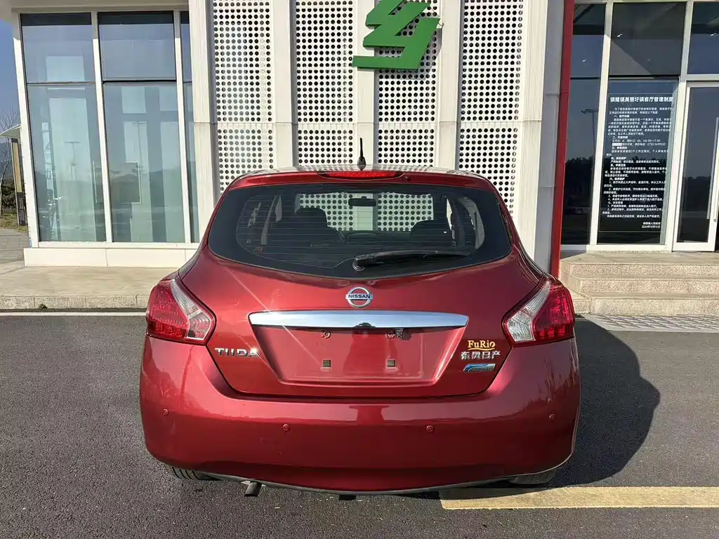 Nissan Tiida 2015 — фото 27