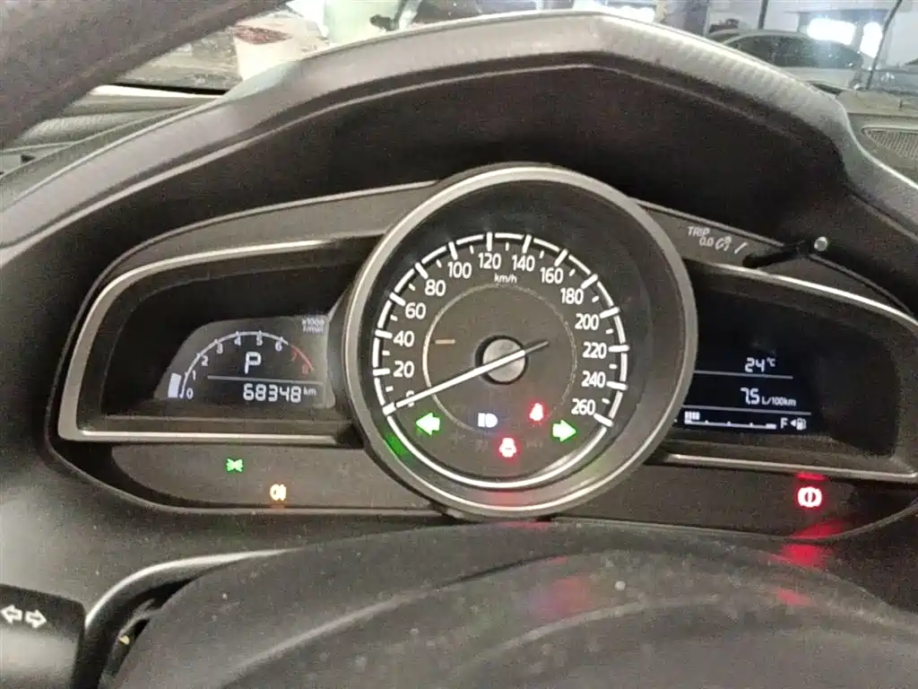 Mazda 3 Axela 2017 — фото 12