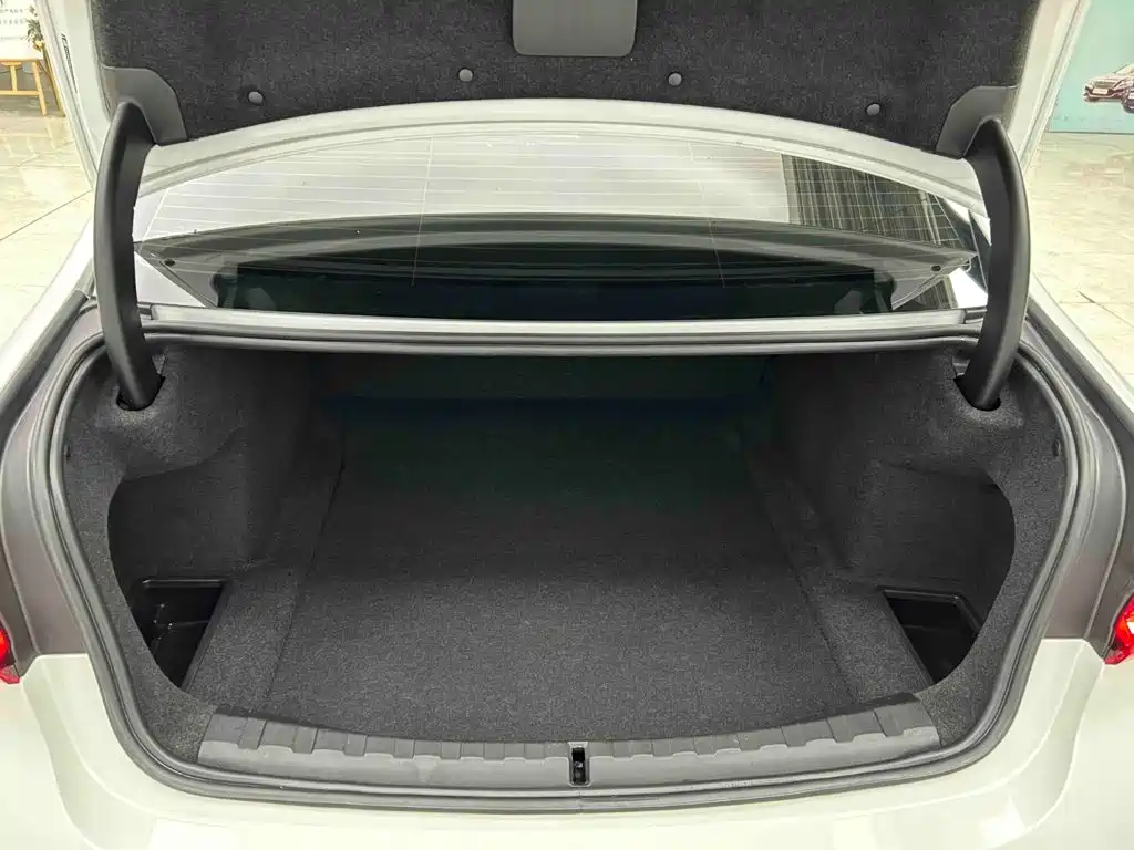 BMW 3 Series 2023 — фото 17
