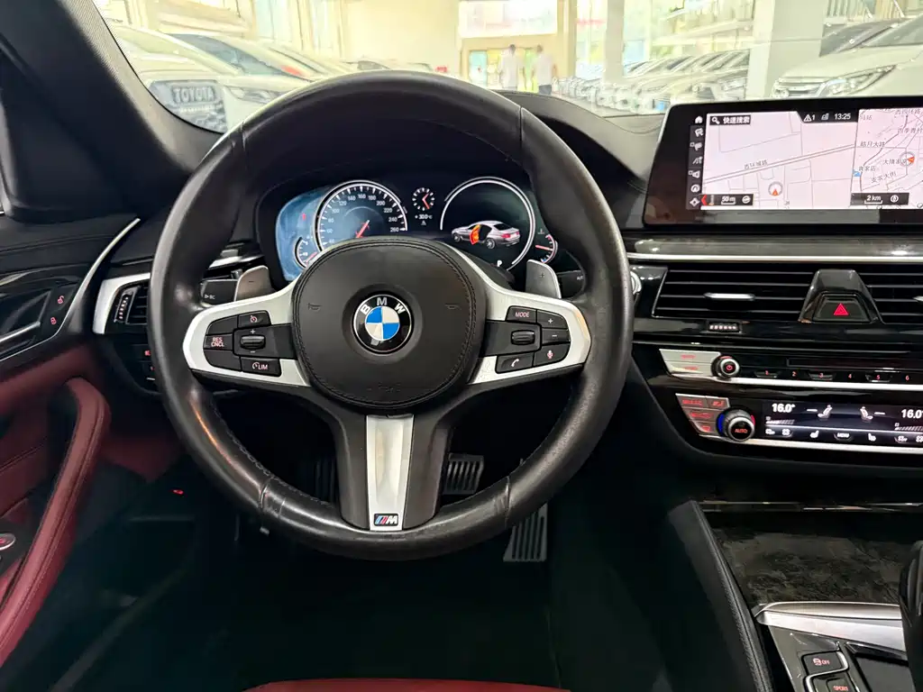 BMW 5 Series 2018 — фото 14