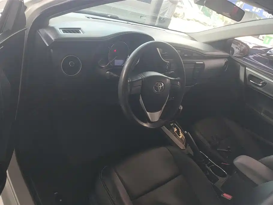 Toyota Corolla 2018 — фото 12