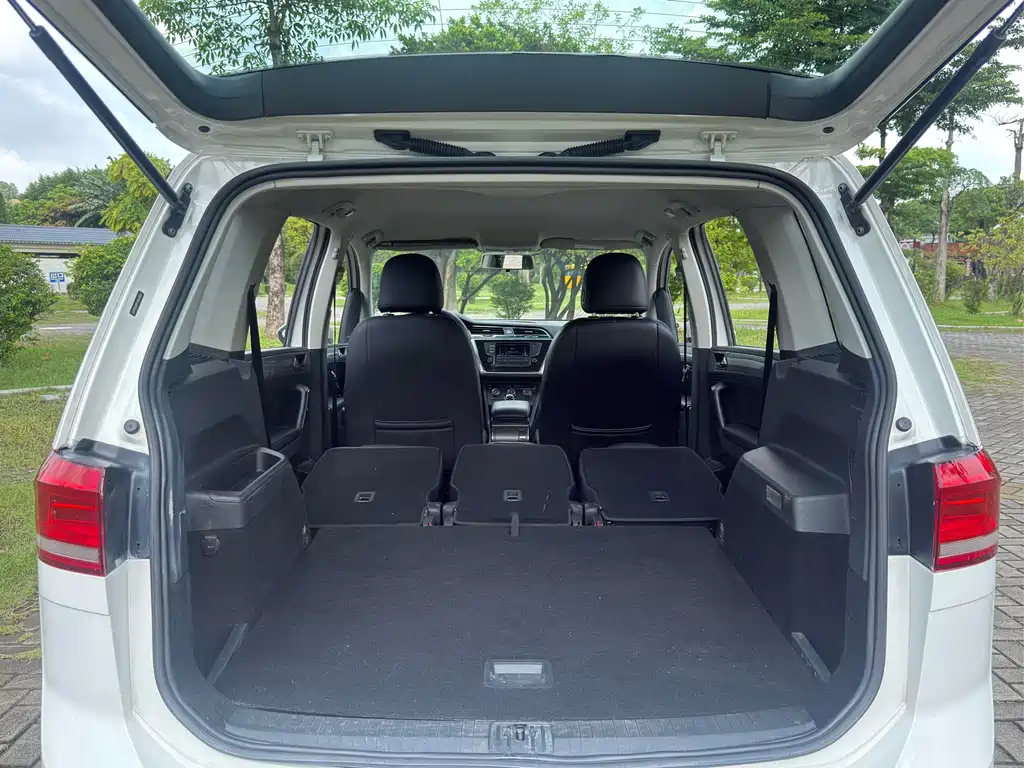 Volkswagen Touran 2017 — фото 17