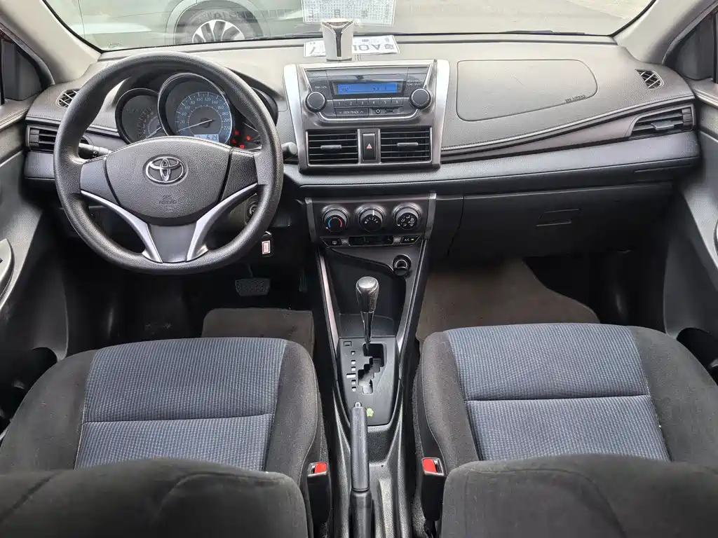 Toyota Yaris L 2015 — фото 8