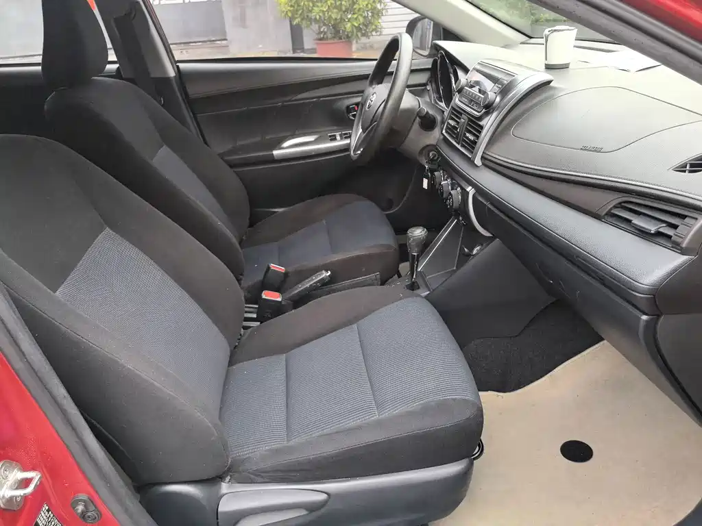 Toyota Yaris L 2015 — фото 16