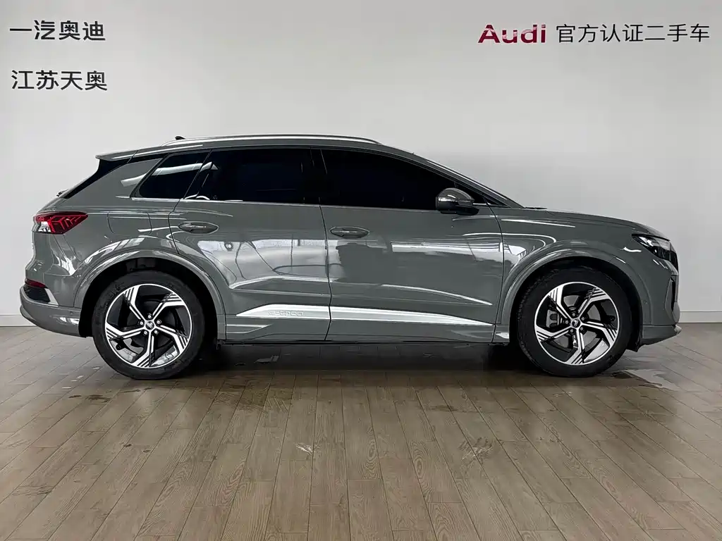 Audi Q4 e-tron 2023 — фото 3