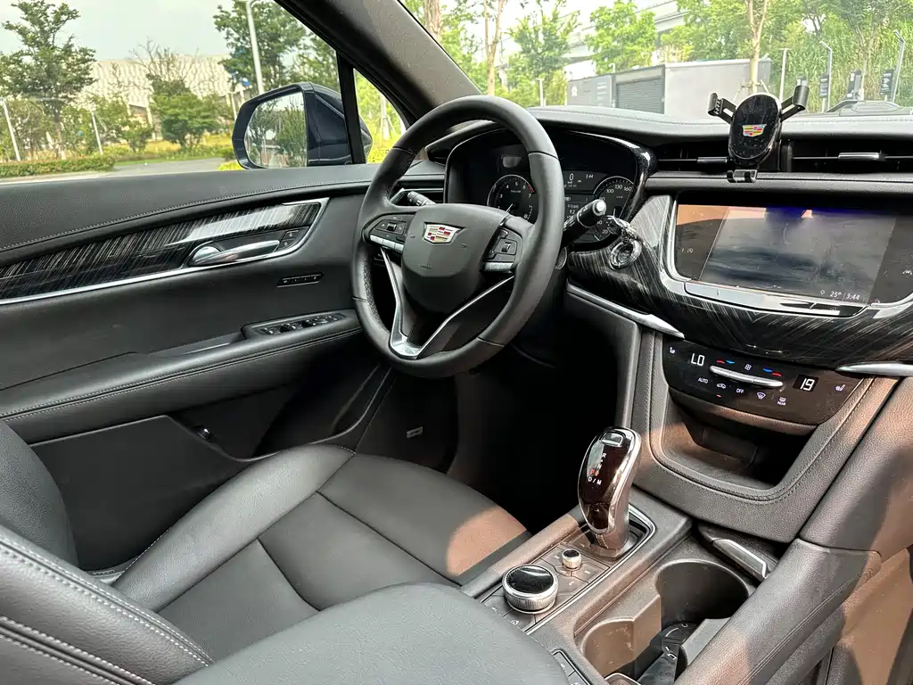 Cadillac XT6 2021 — фото 12