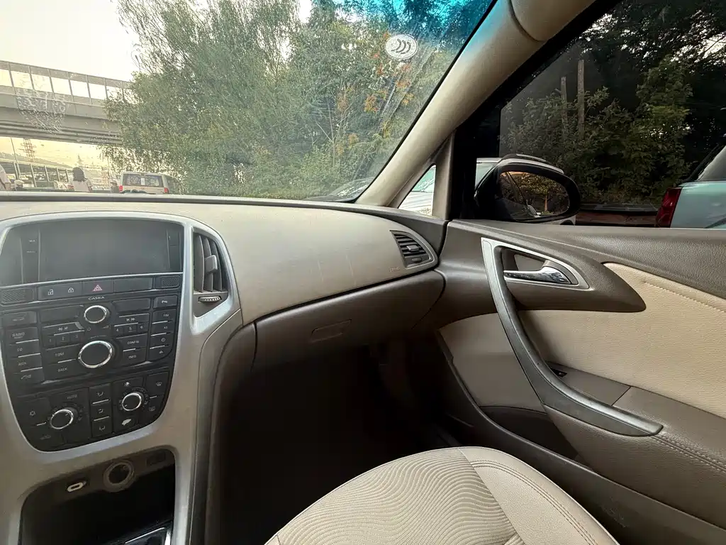 Buick Excelle 2013 — фото 11
