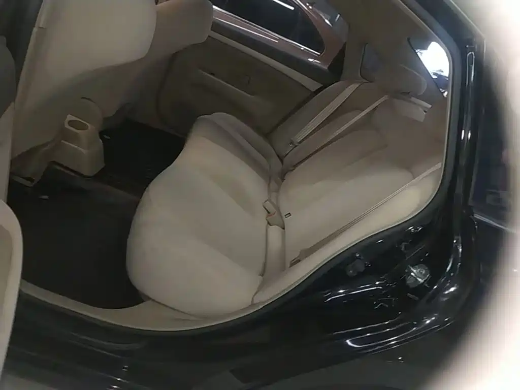 Nissan Sylphy 2017 — фото 17