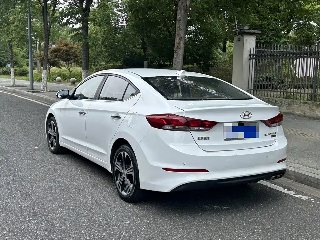 Hyundai Elantra 2019 — фото 6