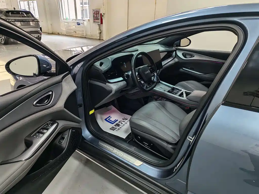 BYD Seal 07 DM-i 2025 — фото 11