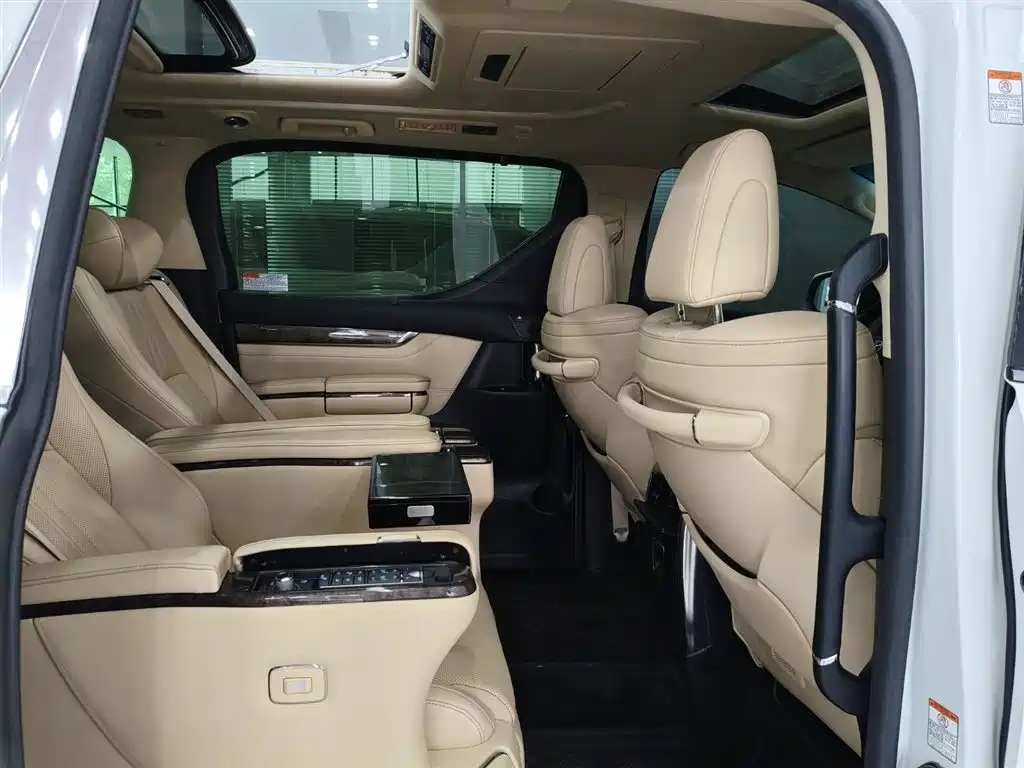 Toyota Vellfire 2021 — фото 15